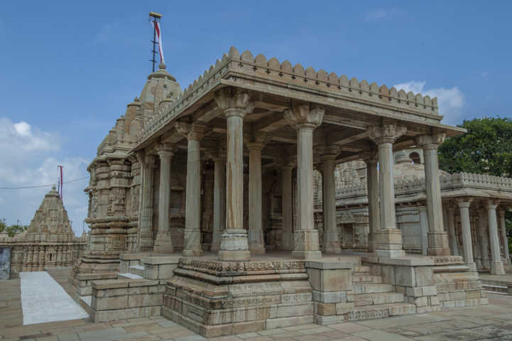 19 - India - Chittorgarh - fuerte de Chittorgarh - templo hindu de Sat Bees Dejeri Jain